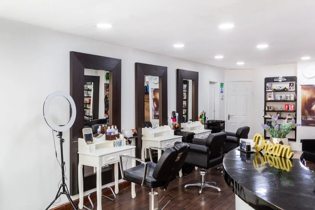 Entdecken Sie moderne Wellness & Spa Einrichtung mit Friseurbedarf