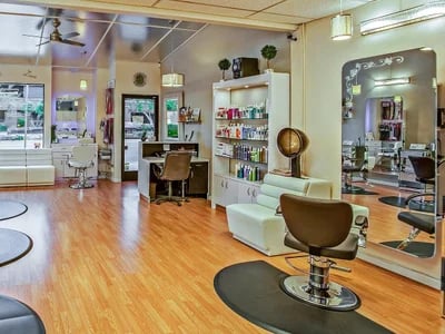 Entdecken Sie moderne Wellness & Spa Einrichtung mit Friseurbedarf