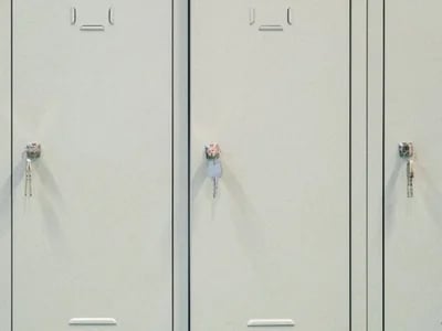 Spinde für Sozialräume von Eurobox KG – Praktische und sichere Aufbewahrung
