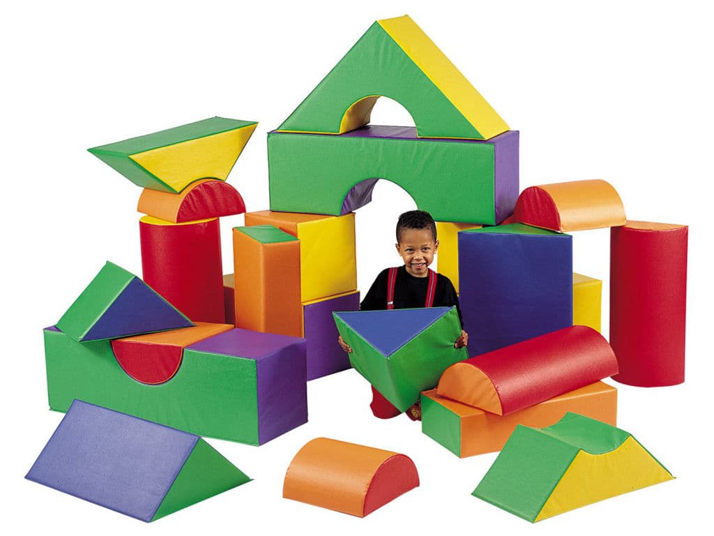 Fuer sicheres Spielen im Innenbereich sind Schaumstoff Bausteine perfekt