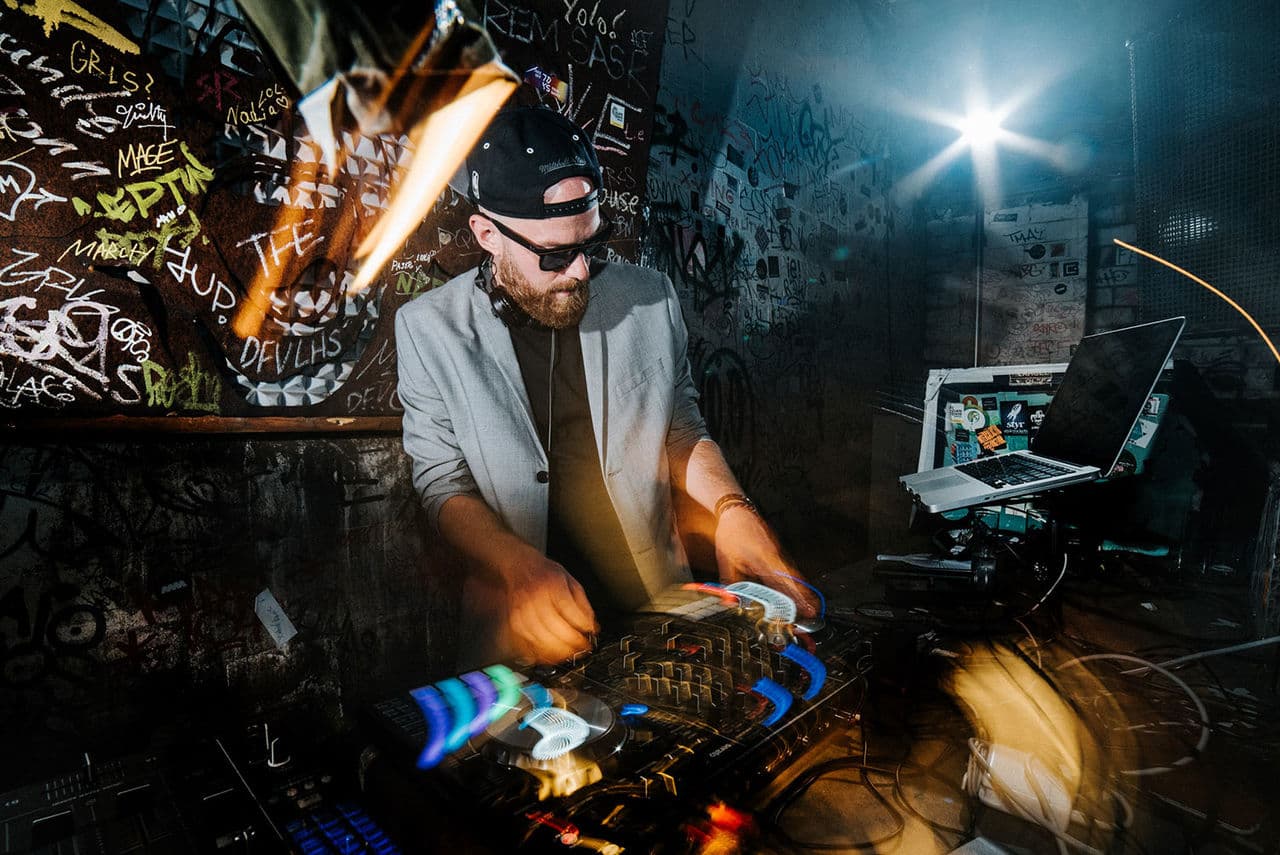 Der Herzschlag Ihrer Hochzeit: Unser DJ
