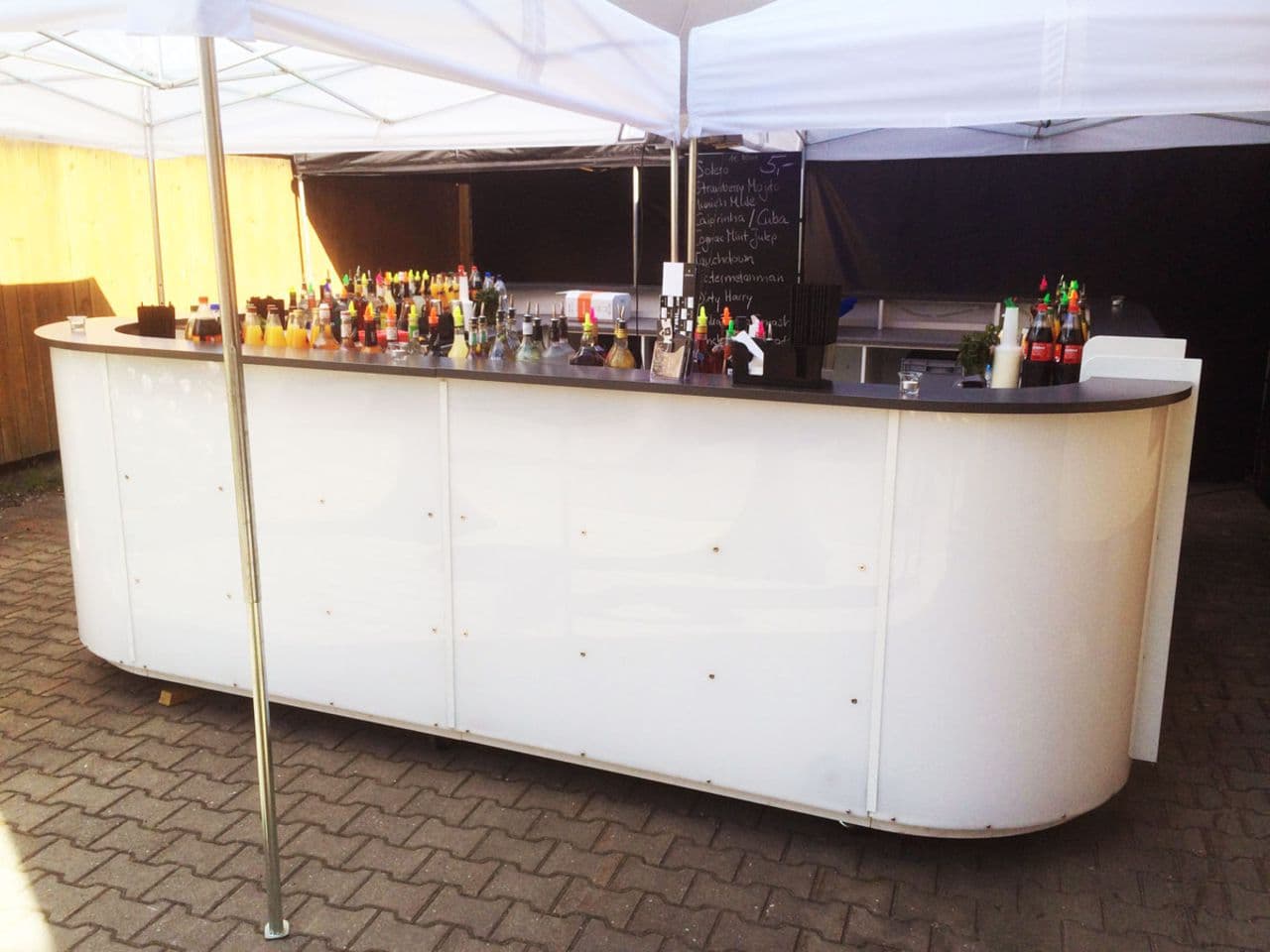 Minibar mieten: Ein Hauch von Eleganz auf Ihrer Feier