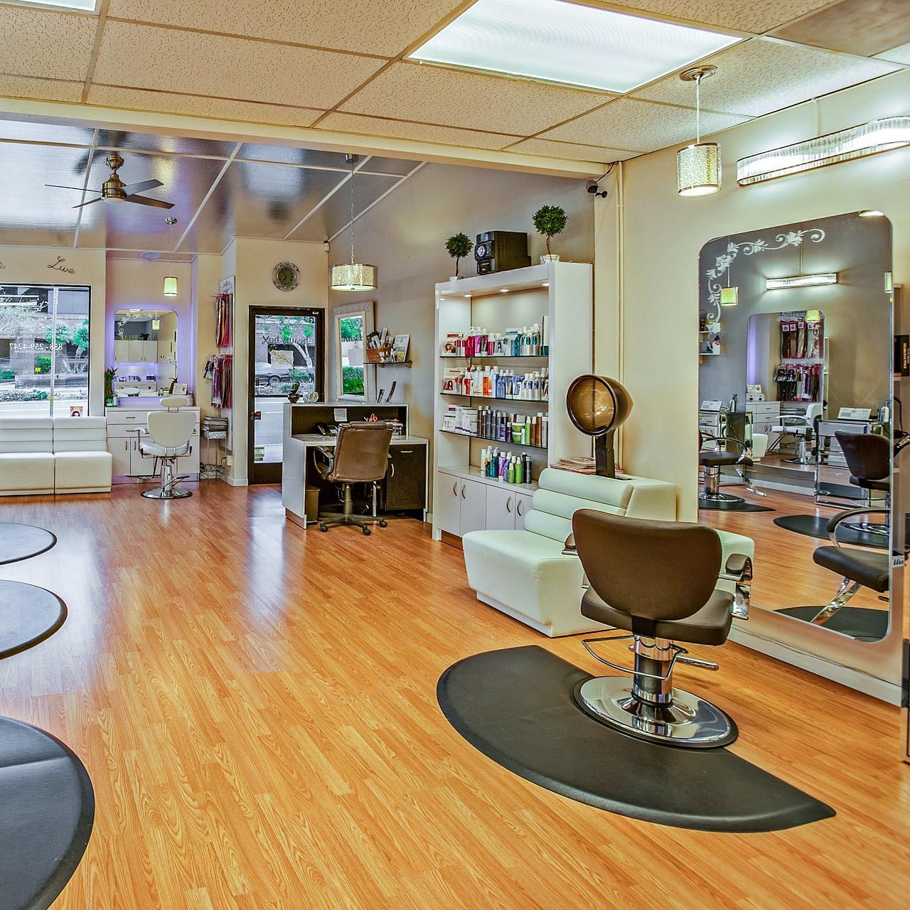 Entdecken Sie moderne Wellness & Spa Einrichtung mit Friseurbedarf